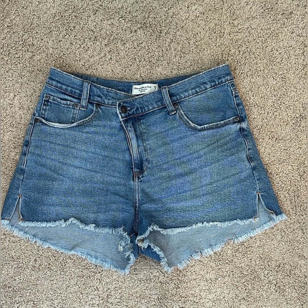Abercrombie & Fitch The Mom Short High Rise